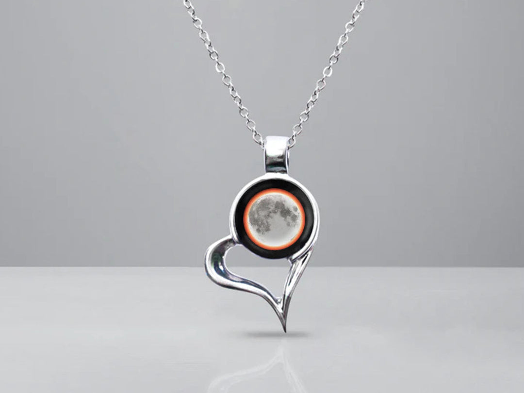 Heart-Link Necklace (Luna In Color)